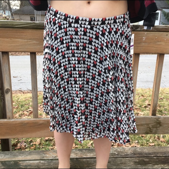 Heart Pleated Print Skirt! - Picture 3 of 4
